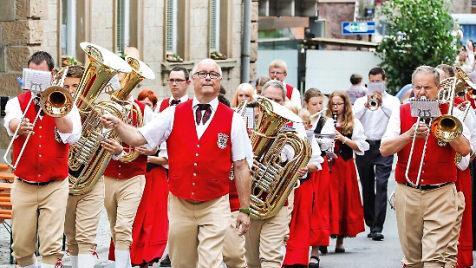 Die Musik ist lebenswichtig: Die Stadtkapelle Zeil gab mit der Heimatkapelle Ziegelanger dem Festzug den richtigen Ton.