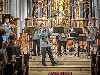 Nicht nur im Umgang mit ihrem Instrument sind die Soldaten des Heeresmusikkorps Profis, auch gesanglich können sie punkten.