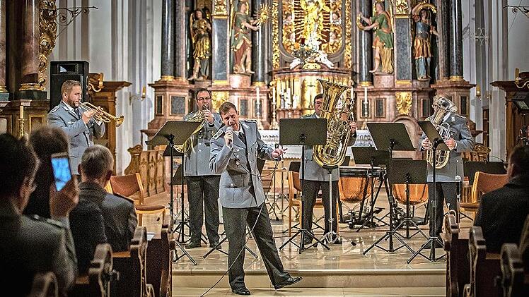 Nicht nur im Umgang mit ihrem Instrument sind die Soldaten des Heeresmusikkorps Profis, auch gesanglich können sie punkten.