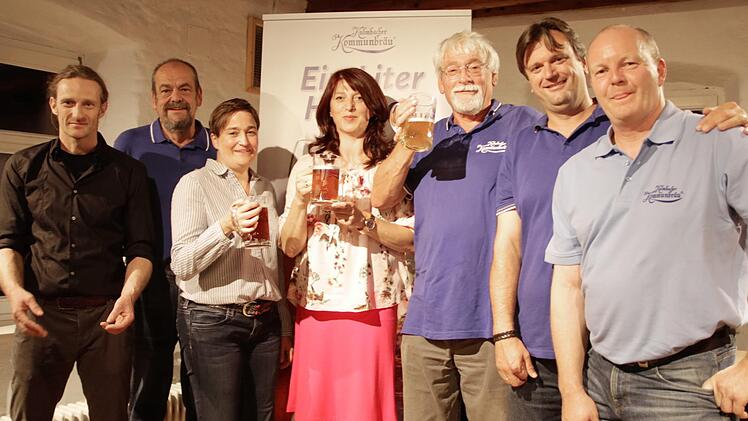 Änderungen gab es im Aufsichtsrat der Kommunbräu; von links: Pächter Frank Stübinger, Aufsichtsratsvorsitzender Heinrich Türk,  Monika Uhlemann und Sabine Knarr (beide neu im Aufsichtsrat),  Jürgen Meins (nicht mehr im Aufsichtsrat), Vorstandsvorsitzender  Kai-Michael Meins sowie Braumeister und Vorstandsmitglied Alexander Matthes. Foto: Klaus Klaschka