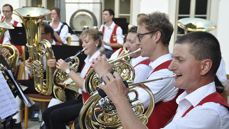 Das Symphonische Blasorchester Volkach ist ein Synonym für erlesene konzertante und symphonische Blasmusik, die jeden Blasmusikfreund begeistert.Peter Klopf