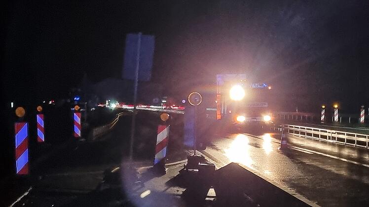 A3 bei H&ouml;chstadt: Transporter kracht in Lkw - "Alle Beteiligten stehen unter Schock"