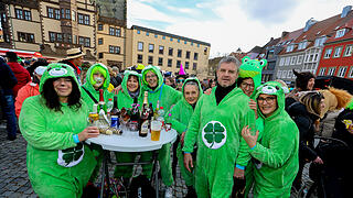 Große Party nach dem Faschingsumzug am Marktplatz.