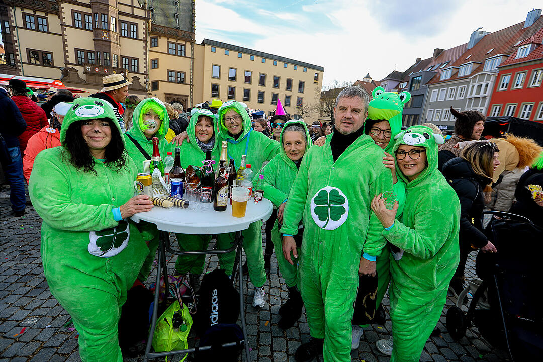 Große Party nach dem Faschingsumzug am Marktplatz.