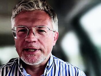 Ungew&ouml;hnlich: Diplomat Andrij Melnyk war aus einem Auto in New York zugeschaltet.