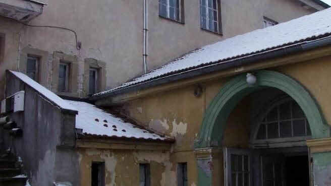 Der Schönbornsaal war einst Treffpunkt für den Ort und die Umgebung. Derzeit wird er als Lagerhalle genutzt. Während der Restaurierung der Mauritiuskirche sollen dort die Gottesdienste abgehalten werden.