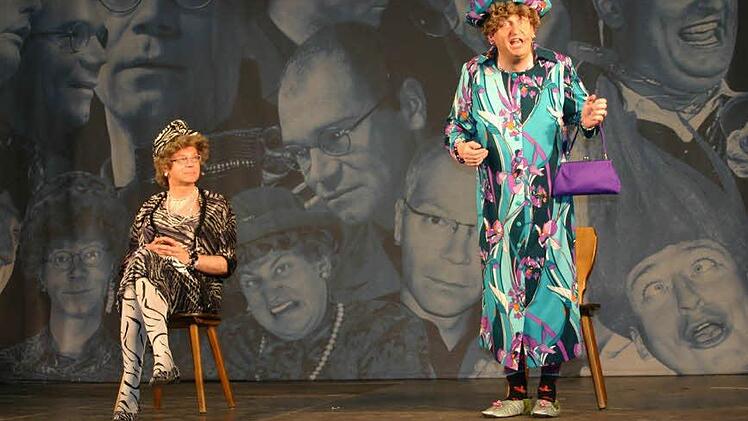 Volker Heißmann und Martin Rassau auf der Bühne in Trailsdorf Foto: erl