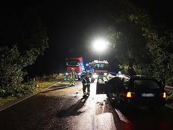 Bei Wendelstein im Kreis Roth l&ouml;ste ein fahrerloses Auto im Stra&szlig;engraben einen Gro&szlig;einsatz von Polizei, Feuerwehr und Technischem Hilfswerk aus. Weil von Insassen jede Spur fehlte, wurde eine gro&szlig;eingeleitete Suchma&szlig;nahme eingeleitet. Symbolfoto: Andreas Rosar/dpa