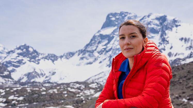 In den Anden sucht Hannah Emde, die seit 2024 "Terra X: Faszination Erde" moderiert, nach Kondoren.