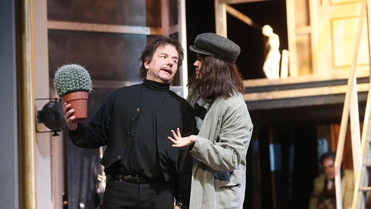 Turbulenter Bühnenspaß: Szene aus "Der nackte Wahnsinn" am Landestheater Coburg.Foto: Henning Rosenbusch