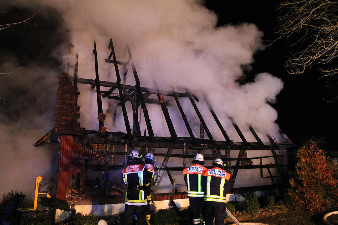 Scheune in der Silvesternacht niedergebrannt - Silvesterrakete vermutlich brandursŠchlich