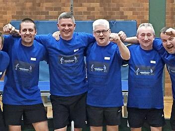 Ohne Niederlage schlossen die Tischtennis-Herren des TVE Gehülz die Saison in der 4er-Kreisliga als Meister ab. Dem erfolgreichen Team gehören an (von links) Kevin Hanna, Markus Fischer-Weiß, Jens Arnold, Jürgen Teuner, Stefan Hempfling und Ingo Schubert. Foto: privat