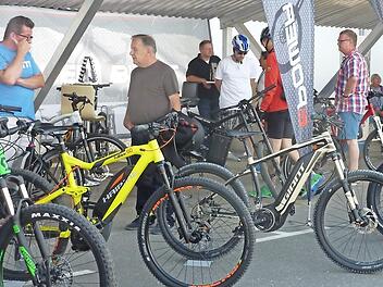 Die Besucher des Schautags ließen sich auch über Fahrräder informieren.  Foto: Susanne Braun