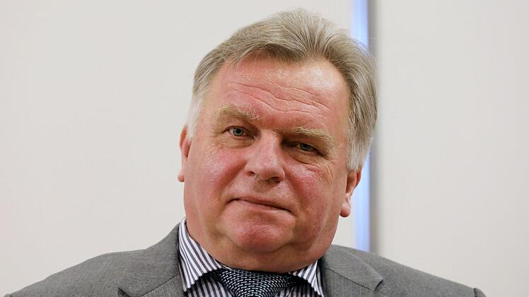 Ein Kandidat fürs Dschungelcamp: Der ehemalige Bundesverkehrsminister Günther Krause (CDU), aufgenommen beim CDU-Landesparteitag in Mecklenburg-Vorpommern 2107. Foto: Bernd Wüstneck/dpa/Archiv