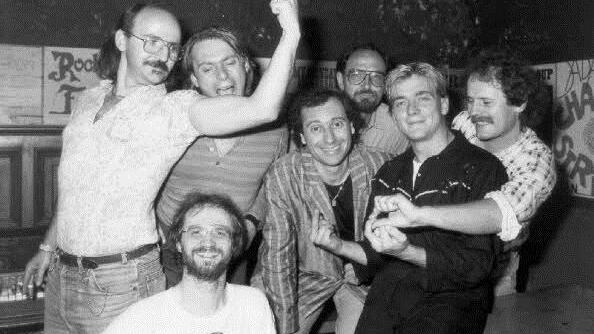 Waldi Bauer (vorne) als blutjunges Schweinsohr inmitten der Band, der er bis heute die Treue hielt.