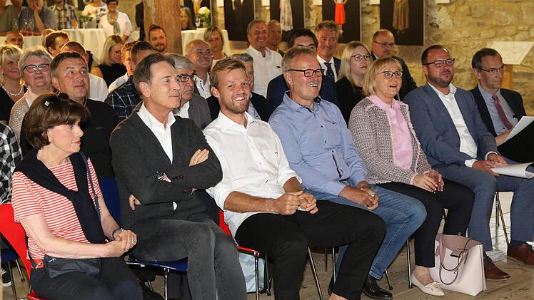 Kevin Krawietz beim Empfang mit seinen Eltern und Michael Stoschek