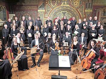 Das Ensemble Vokal Münnerstadt sowie ein Teil des Südthüringischen Kammerorchesters anlässlich eines Konzertes auf der Wartburg. Am 3. Advent spielen sie in der Münnerstädter Kirche.  Foto: Frank Stäblein