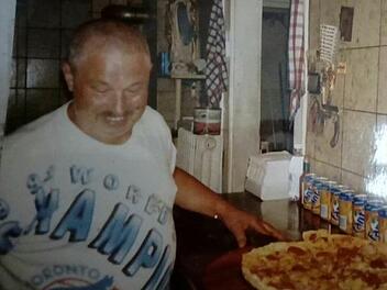 Eine Pizza und ein Lächeln - so kannten die Bamberger Pizza "Mario" über viele Jahre. Foto: Maria D'apolito