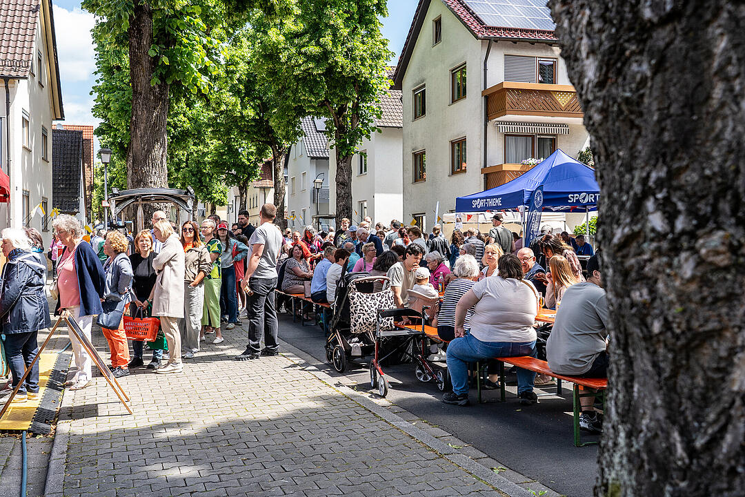Festliche Genussmeile mit vielen verschiedenen regionalen Spezialit&auml;ten.