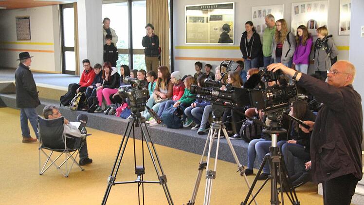 Am Samstag begannen in der Lichtenfelser Herzog-Otto-Mittelschule die Dreharbeiten zum Film "Escape the fate".