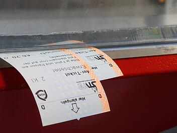 Das "4er-Ticket" besteht seit Anfang des Jahres aus zwei einzelnen Karten. Foto: Matthias Hoch