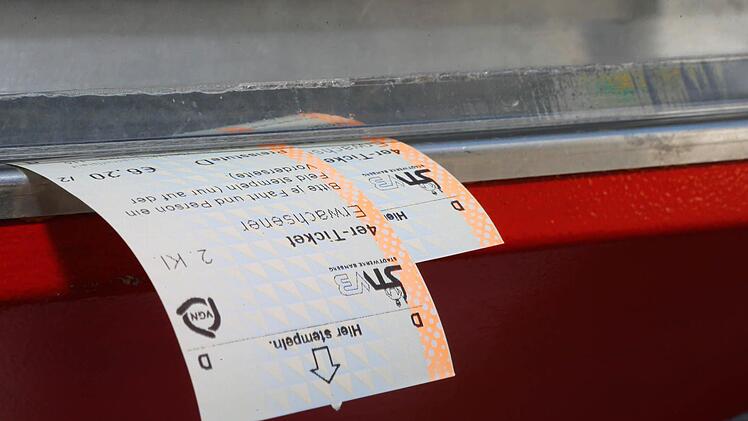 Das "4er-Ticket" besteht seit Anfang des Jahres aus zwei einzelnen Karten. Foto: Matthias Hoch