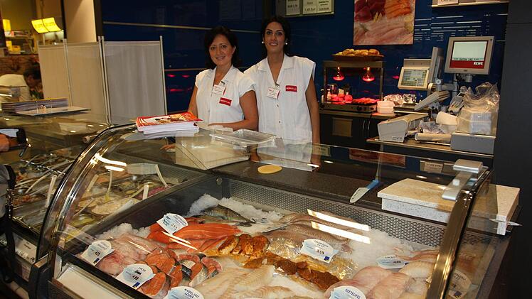Die Fischtheke sucht bezüglich der Auswahl ihresgleichen. Sie bietet Kunden am Donnerstag und Freitag beste Waren an.
