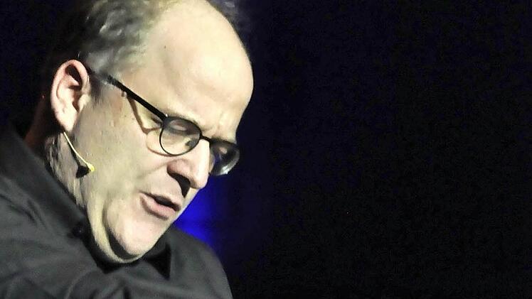 Martin Hanns las im Rahmen des Konzerts anspruchsvolle Texte. Foto: Peter Klopf