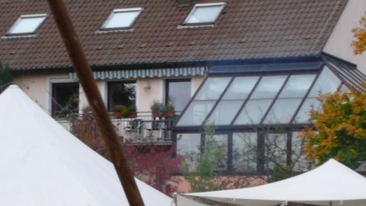 ...maßen "echte Kerle" ihre Kräfte.