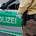 Drei Teenager wollten im Landkreis Ansbach einen Roller in einem Teich verschwinden lassen. Laut Polizei wurde das Fahrzeug zuvor als gestohlen gemeldet. Symbolfoto: Christopher Schulz