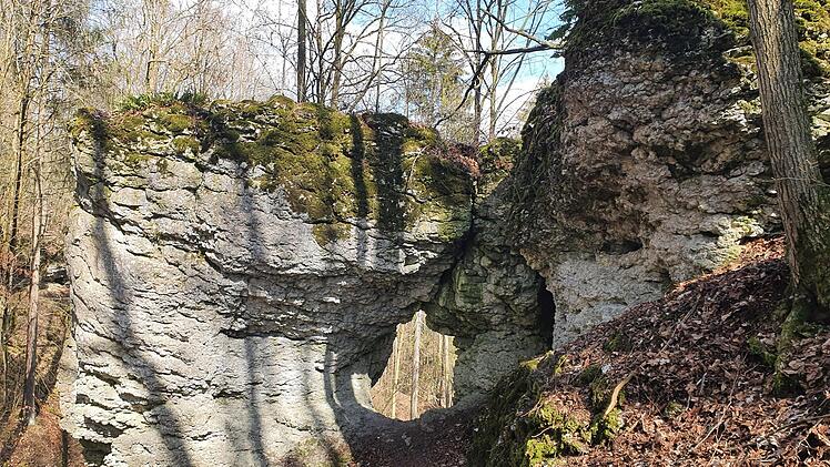 Das Felsentor bei Reuth auf dem Fritz-Hornschuch-Pfad Foto: Christine Fischer