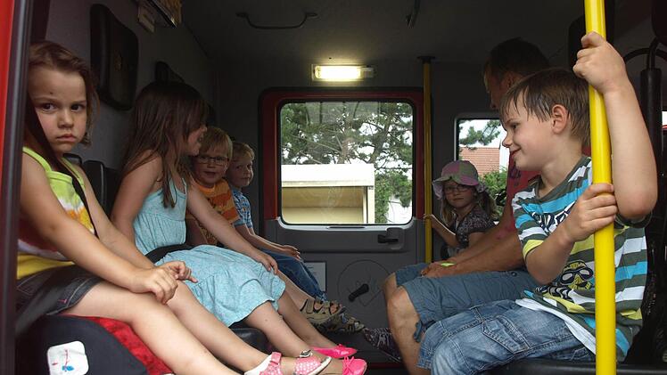 Gefragt waren bei den Kindern die Fahrten im Feuerwehrauto.