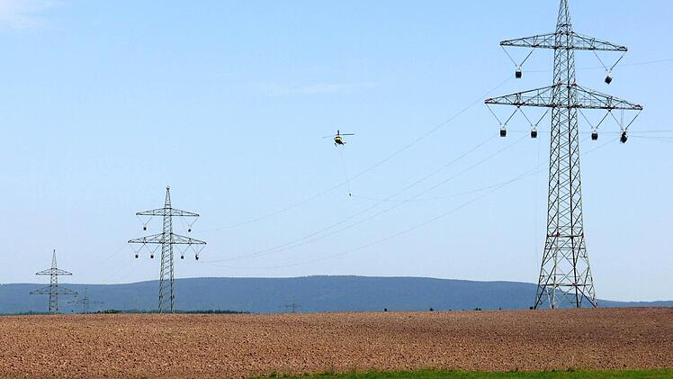 Höchstspannungs-Trasse durch das Coburger LandFoto. Berthold Köhler