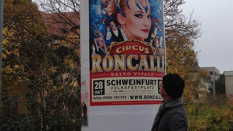 Entsetzt sah Pressesprecher Pascal Raviol die Schweinfurter Plakate in Bamberg. Foto: Circus Roncalli