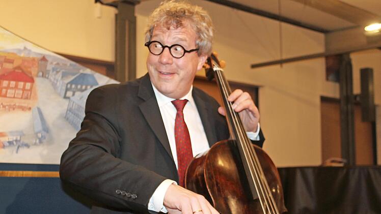 Ausdrucksvoll in doppelter Hinsicht: Cellist Stephan Schultz &uuml;berzeugte musikalisch und mimisch.