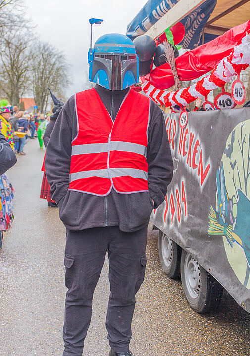 Buntes Faschingstreiben begeistert groß und klein.