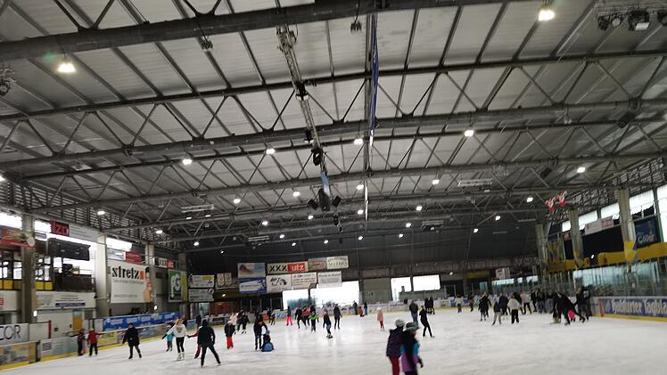 Eissporthalle Haßfurt - Eisstadion, Eissportstadion, Eishalle, Schlittschuhlaufen, Schlittschuhfahren