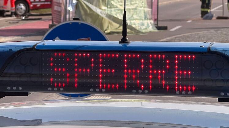 Bechhofen: 29-j&auml;hriger Motorradfahrer stirbt nach Kollision mit Baum
