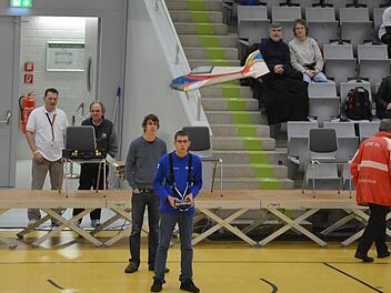 Beim "Aero-Musical" lassen die Piloten am Samstag ihre Modelle zu Musik fliegen. Fotos: Ronald Rinklef