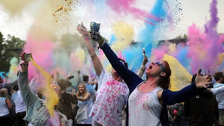 So könnte es auch in Kronach aussehen. In Berlin wurde am 13. Mai das Fest der Farben gefeiert.  Foto: Britta Pedersen/dpa