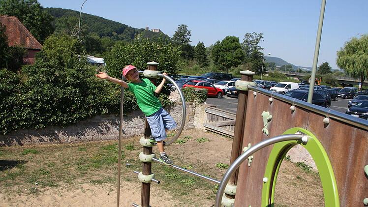 Eindrücke vom Hammelburger Spielplatz am Weiher/ Bleichrasen. Foto: Ralf Ruppert