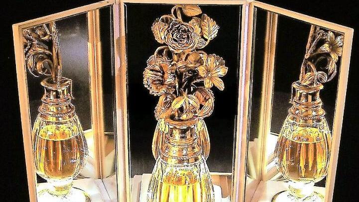 Faszinierendes kunstvolles Flakon aus dem Haus Dior (Paris) Repro: Gerd Fleischmann