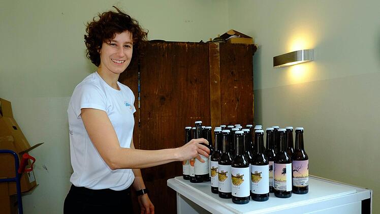 Entspannung beim Bier-Yoga in Nürnberg. Foto: Nikolas Pelke