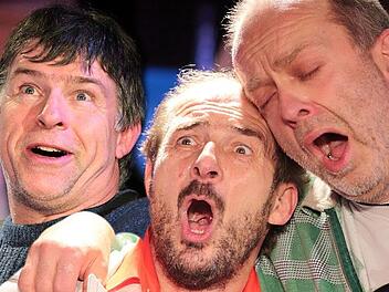 R&uuml;diger Baumann mit Robert Eller und Siggi Michl (von links) zeigen am Sonntag auf der Dorflinde in Peesten das St&uuml;ck "Loss die Sunna rei". Foto: BR-Archiv