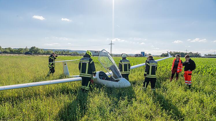 Dreifache Notlandung: Drei Segelflieger m&uuml;ssen zeitgleich neben der A73 notlanden