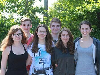 Jan Batzner und Simon Hofmann (hinten) und Anna Kalke, Leonie Kröner, Alina Beierlieb und Charlotte Kühnel haben in der Organisation Hand in Hand gearbeitet. Foto: Katharina Becht