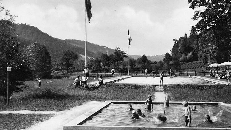 Das Egloffsteiner Freibad lockt unverändert kleine und großer Schwimmer an. Repro: Löwisch