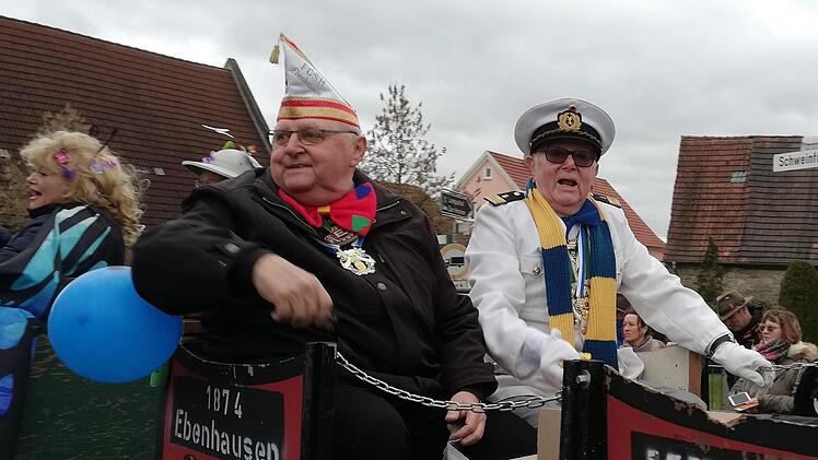 Turbulentes Faschingstreiben im Altort Ebenhausen. Foto: Sigismund von Dobschütz