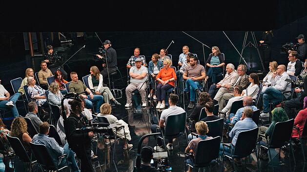 Im TV-Experiment "Was Deutschland verbindet" treffen unterschiedliche Menschen zum Dialog aufeinander.