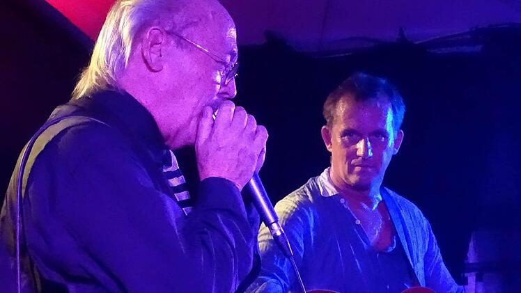 Mark Tex Bell und Jan Hirte (von links) eröffneten die 21. Schmölzer Blues Tage